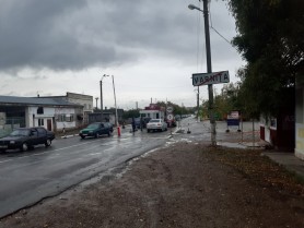 FOTO // La punctul de control de la ieșirea din Transnistria s-au format rânduri de mașini. Oamenii vin să voteze